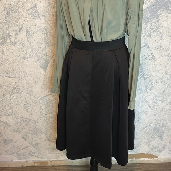 Rue 21 Black A Line Midi Skirt size M - Picture 2 of 4